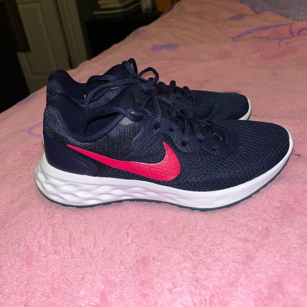 Nike VT2 brand new tennis shoes women’s 6.5 blue and pink